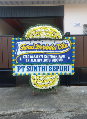 Papan Bunga Duka di Landasan Ulin Barat