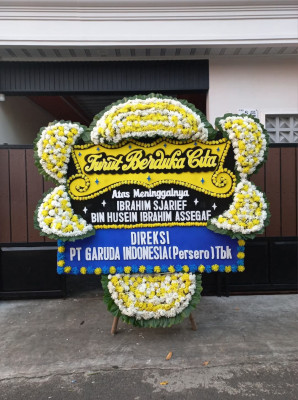 Papan Bunga Duka di Landasan Ulin Barat