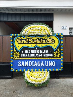 Papan Bunga Duka di Landasan Ulin Barat