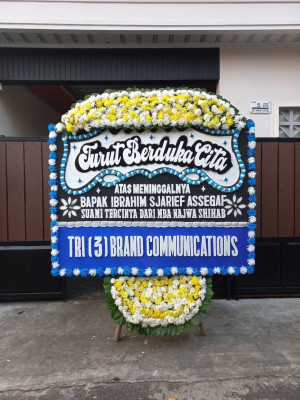 Papan Bunga Duka di Landasan Ulin Barat